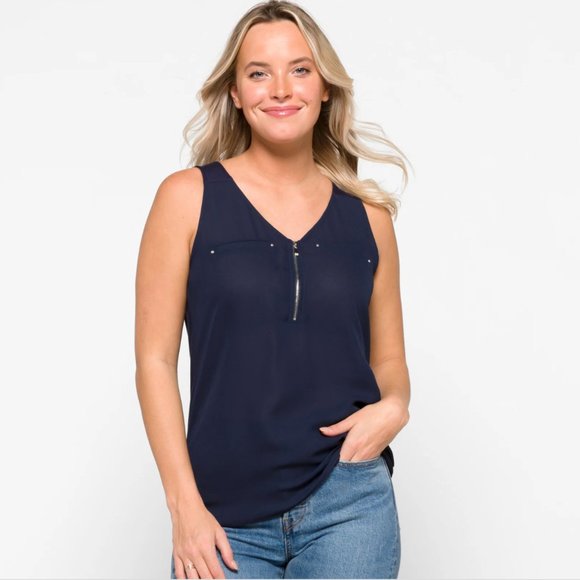 🌺 Dusty Purple V-neck Tank- like new - Picture 2 of 7